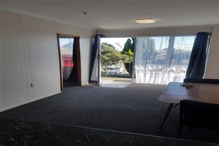 Photo of property in 528-530 Devon Street East, Fitzroy, New Plymouth, 4312