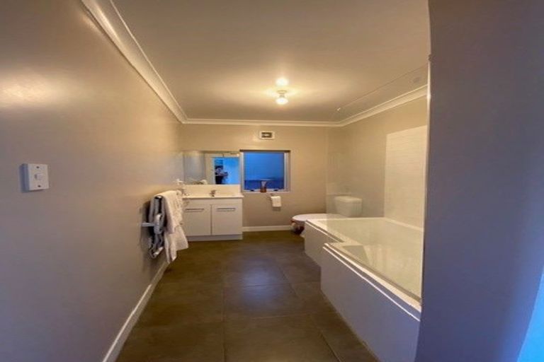 Photo of property in 58 Hungerford Road, Houghton Bay, Wellington, 6023