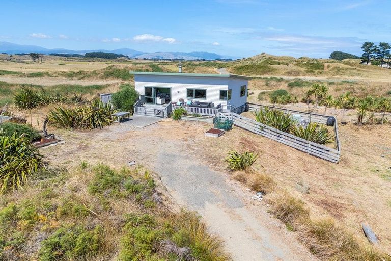 Photo of property in 17 Henham Lane, Waikawa Beach, Levin, 5573