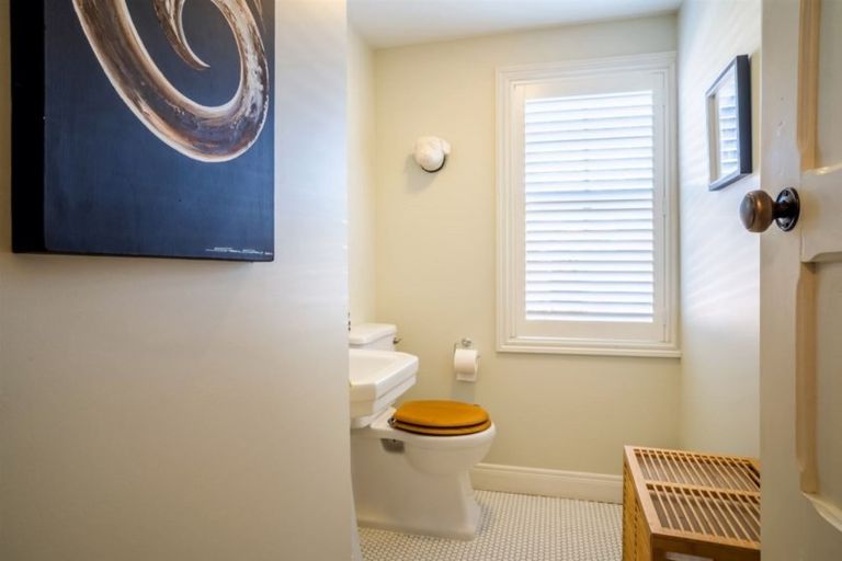 Photo of property in 249 Glenfield Road, Hillcrest, Auckland, 0627