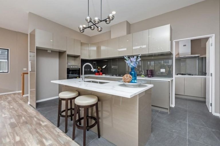 Photo of property in 29 Ascension Crescent, Orewa, 0931