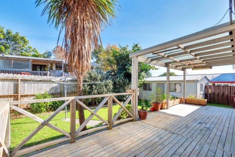 Photo of property in 20 Spence Road, Henderson, Auckland, 0612