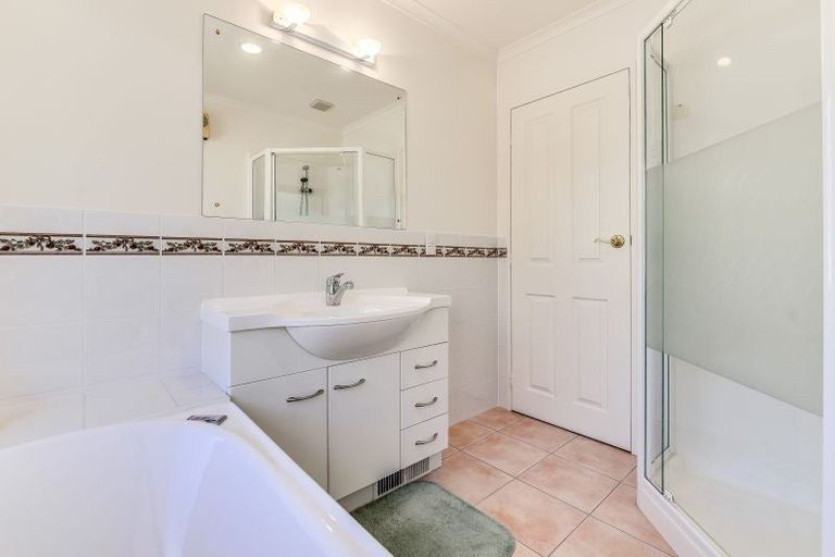 Photo of property in 49 Greenfield Drive, Western Heights, Hamilton, 3200