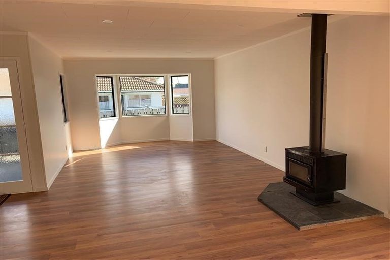 Photo of property in 91 Santiago Crescent, Unsworth Heights, Auckland, 0632