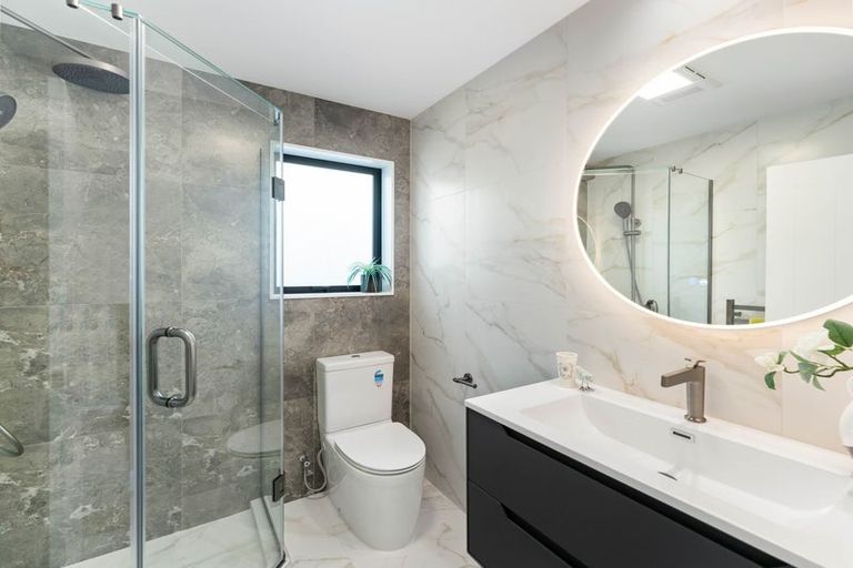 Photo of property in 71c Matipo Road, Te Atatu Peninsula, Auckland, 0610