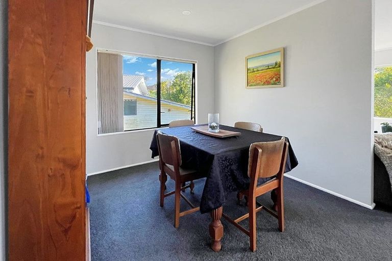Photo of property in 8 Longview Rise, Massey, Auckland, 0614
