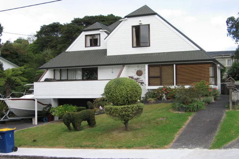 Photo of property in 1/17 Harrybrook Road, Green Bay, Auckland, 0604