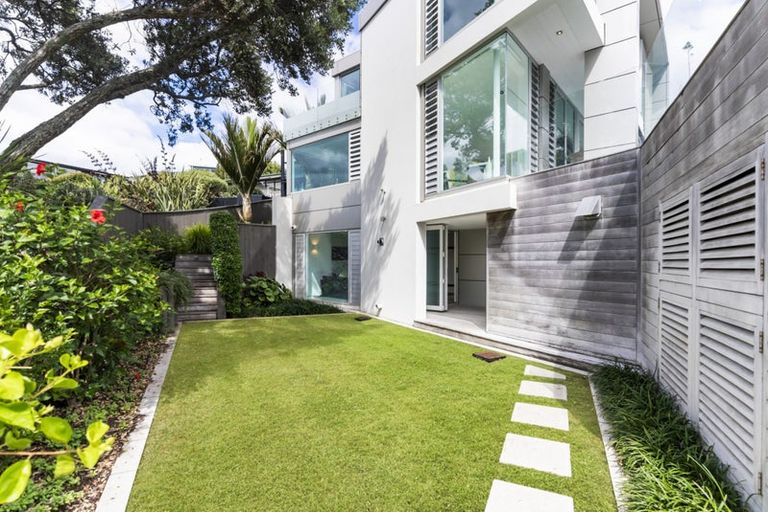 Photo of property in 11a Bournemouth Terrace, Murrays Bay, Auckland, 0630