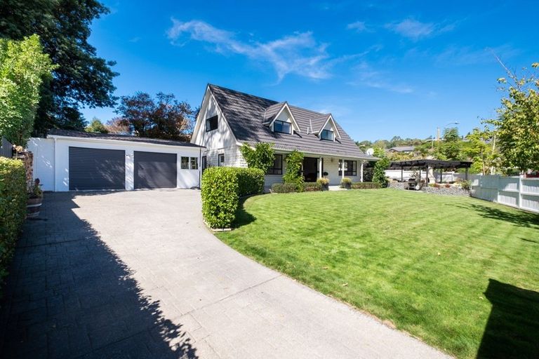 Photo of property in 105 James Cook Street, Havelock North, 4130