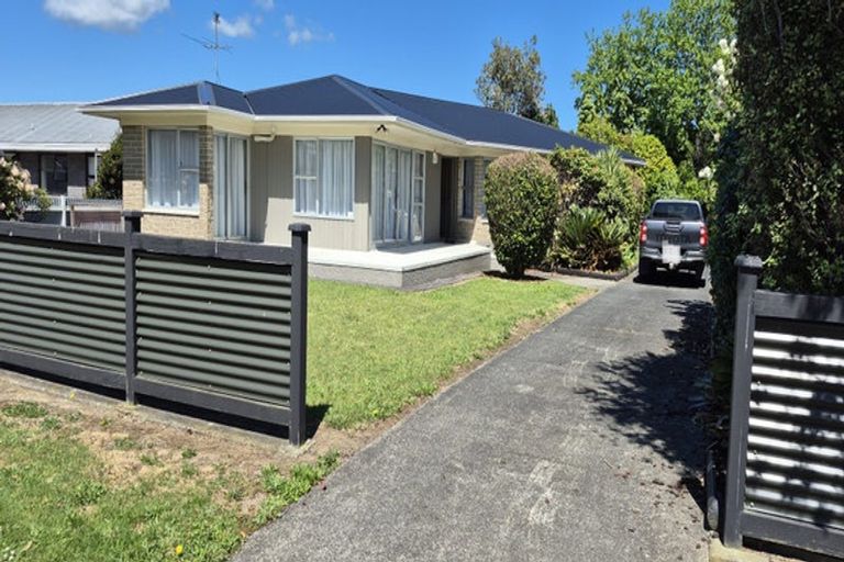 Photo of property in 44 Racecourse Road, Waiuku, 2123