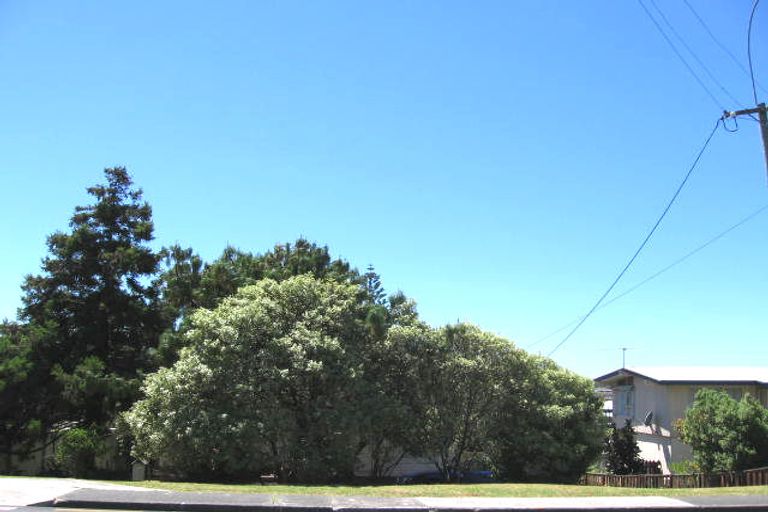 Photo of property in 2/55 East Coast Road, Milford, Auckland, 0620