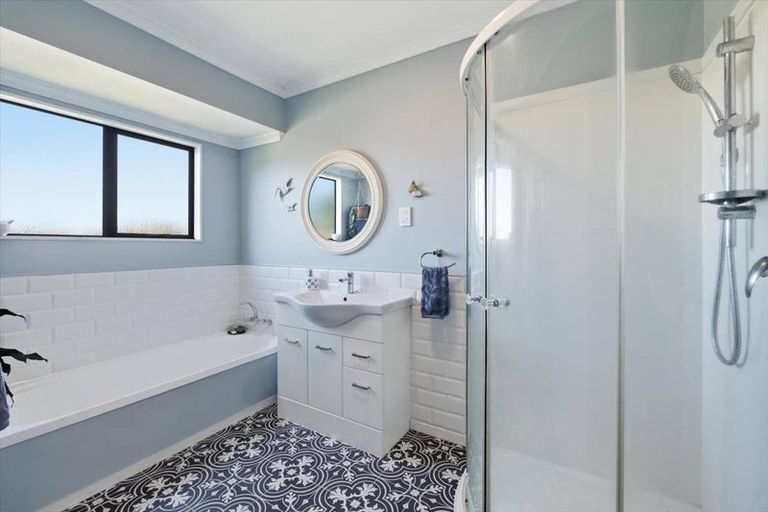 Photo of property in 118 Haukore Street, Hairini, Tauranga, 3112