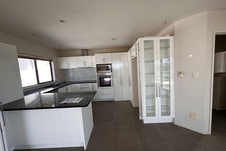 Photo of property in 30a Oakwood Grove, Eastern Beach, Auckland, 2012