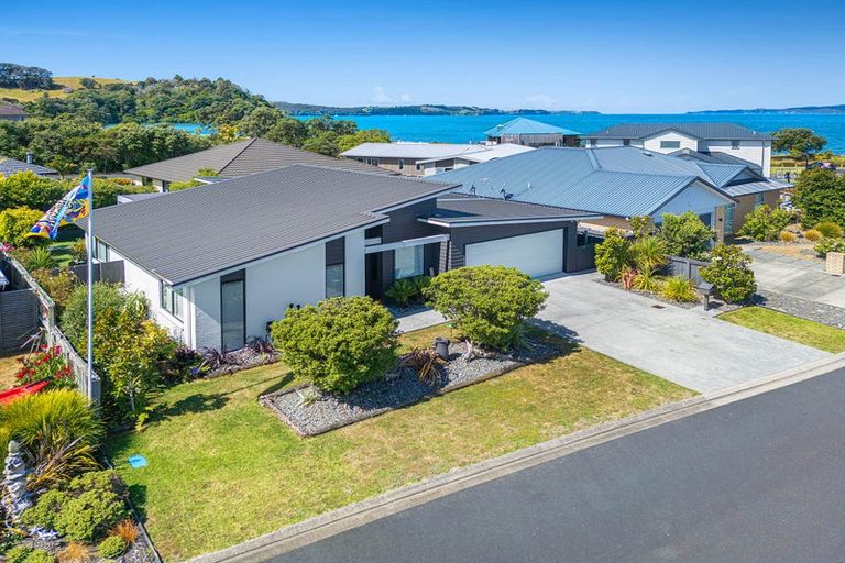 Photo of property in 6 Trevally Place, Snells Beach, 0920