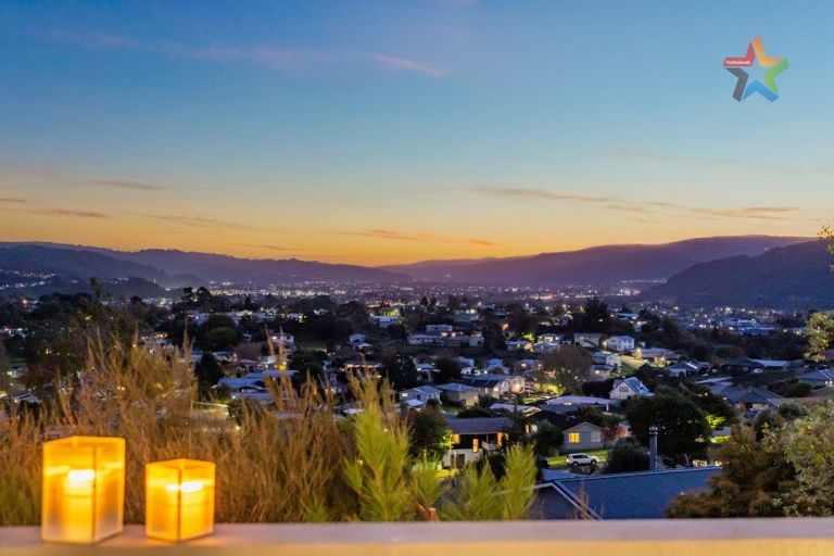 Photo of property in 22 Mount Marua Drive, Timberlea, Upper Hutt, 5018