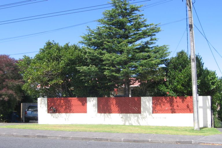 Photo of property in 2/116 Manuka Road, Bayview, Auckland, 0629