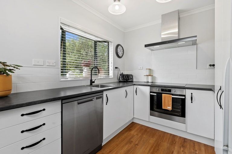 Photo of property in 8b Resolution Road, Welcome Bay, Tauranga, 3112