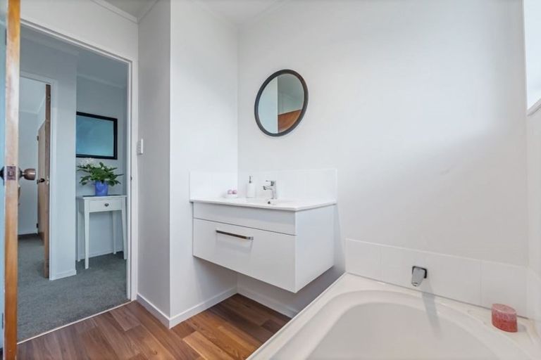 Photo of property in 6 Beverley Road, Stanmore Bay, Whangaparaoa, 0932