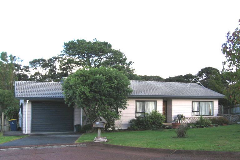 Photo of property in 18 Jacinta Grove, Swanson, Auckland, 0612