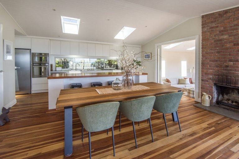 Photo of property in 120 Aberdeen Road, Campbells Bay, Auckland, 0620