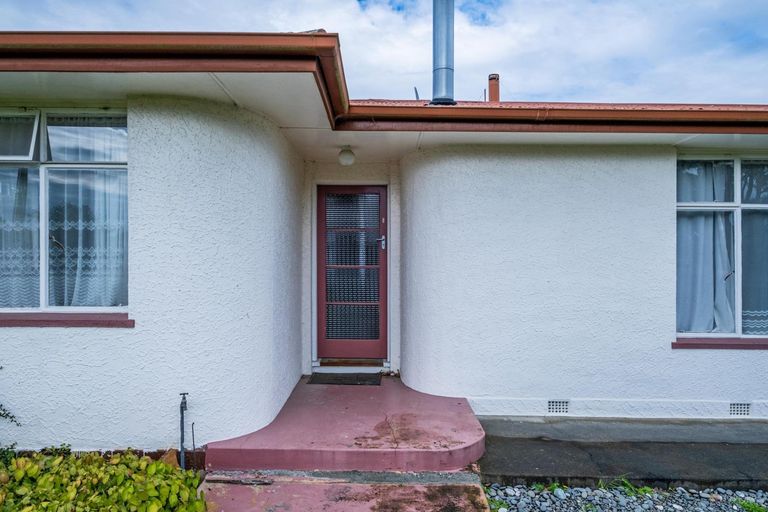 Photo of property in 1 Regent Street, Waimate, 7924