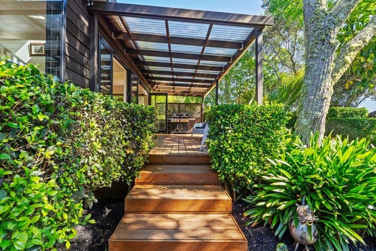 Photo of property in 1/12 Philson Terrace, Browns Bay, Auckland, 0630