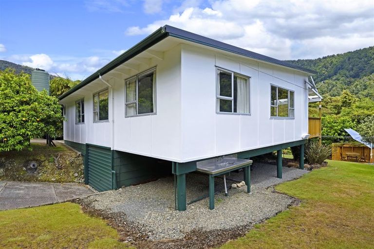 Photo of property in 18 Nikau Street, Duncan Bay, Tennyson Inlet, 7195