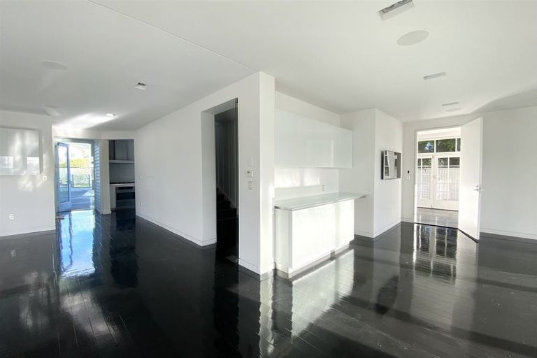 Photo of property in 100 Esplanade, Sumner, Christchurch, 8081