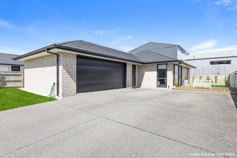 Photo of property in 10 Rehua Place, Waiwhakaiho, New Plymouth, 4312