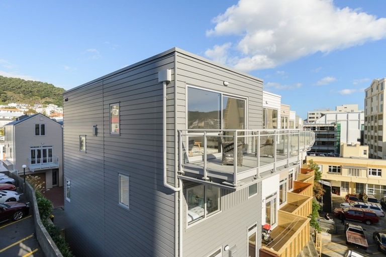 Photo of property in 9/15 Roxburgh Street, Mount Victoria, Wellington, 6011