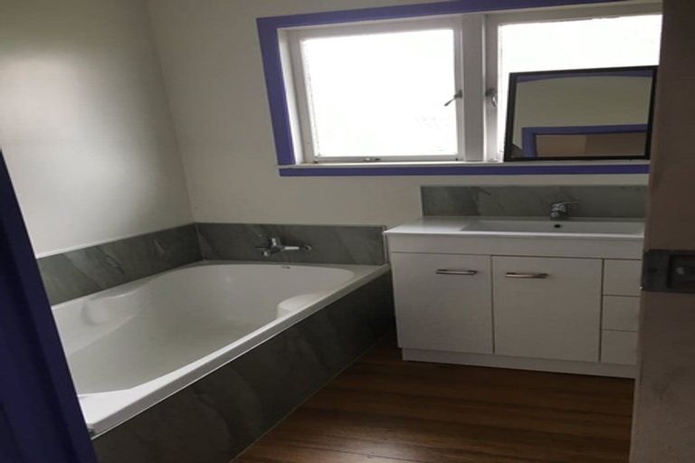 Photo of property in 239 Cambridge Road, Hillcrest, Hamilton, 3216