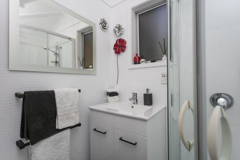 Photo of property in 24 Larkins Street, Helensburgh, Dunedin, 9010