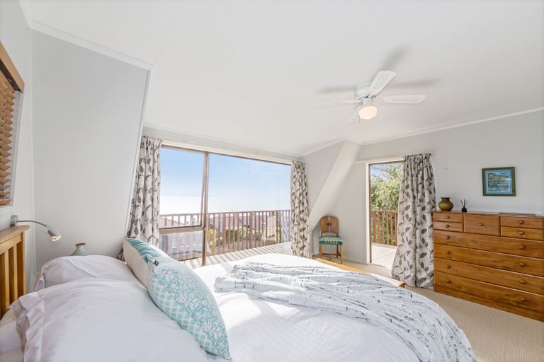 Photo of property in 56 Pacific Parade, Army Bay, Whangaparaoa, 0930