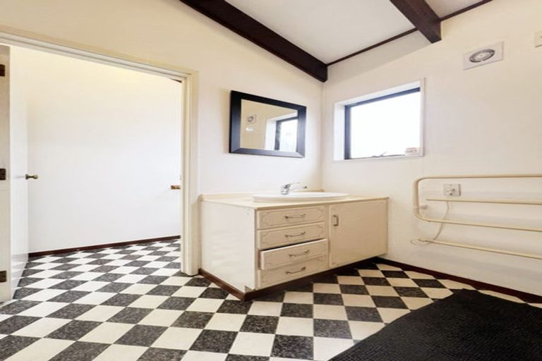 Photo of property in 2/87 Hillsborough Road, Hillsborough, Auckland, 1042