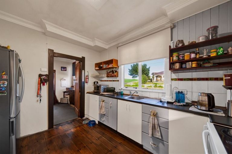 Photo of property in 10 Oxford Street, Patea, 4520