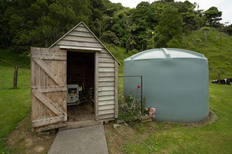 Photo of property in 139 Te Mahoe Road, Mokau, 4376