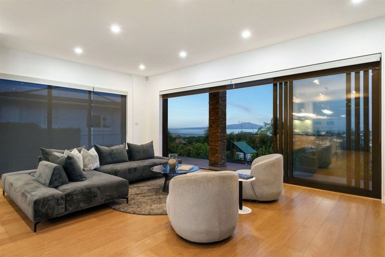 Photo of property in 13 Seaview Road, Castor Bay, Auckland, 0620