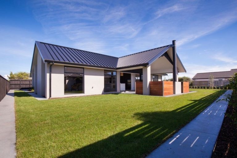 Photo of property in 15 Gleneagles Way, Waiwhakaiho, New Plymouth, 4312