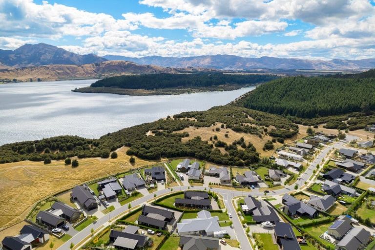 Photo of property in 2 Avalanche Place, Wanaka, 9305
