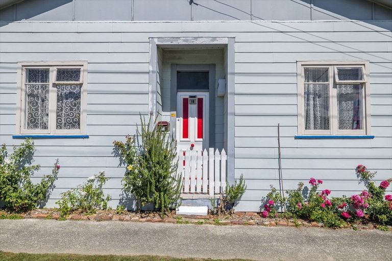 Photo of property in 16 Stout Street, Shannon, 4821