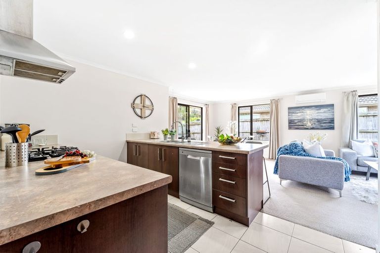 Photo of property in 21h Bonita Avenue, Stanmore Bay, Whangaparaoa, 0932