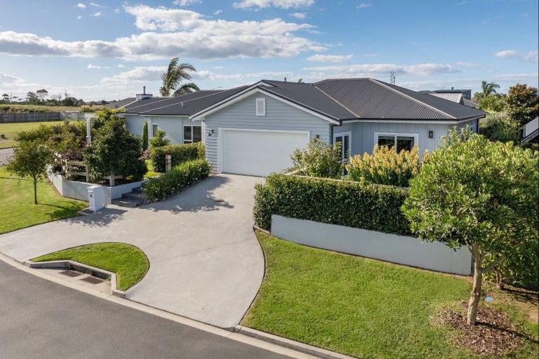 Photo of property in 18 Montia Close, Papamoa Beach, Papamoa, 3118