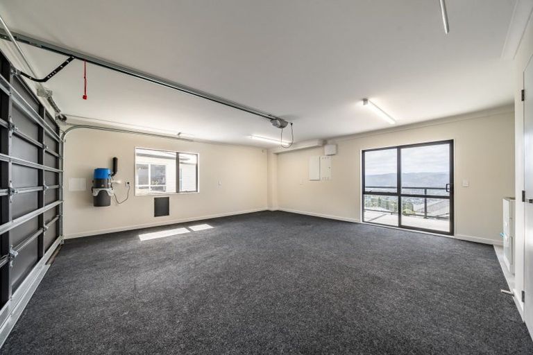 Photo of property in 8 Poto Road, Normandale, Lower Hutt, 5010