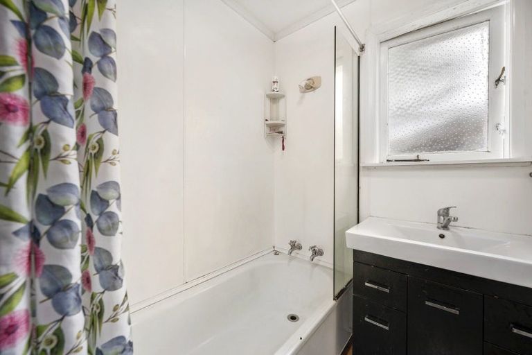 Photo of property in 98 Te Rangitautahanga Road, Turangi, 3334