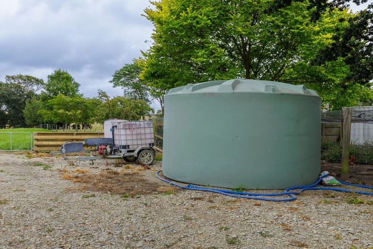 Photo of property in 302 Timaru Road, Waimate, 7978