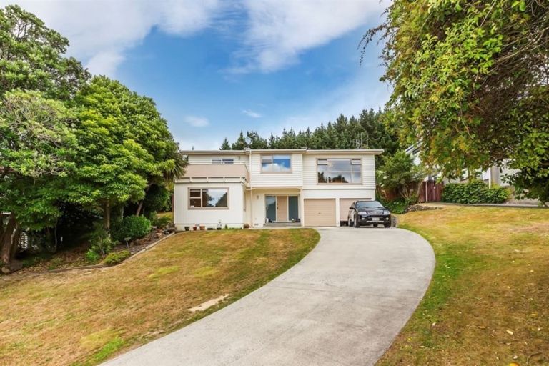 Photo of property in 59 Sunrise Boulevard, Tawa, Wellington, 5028