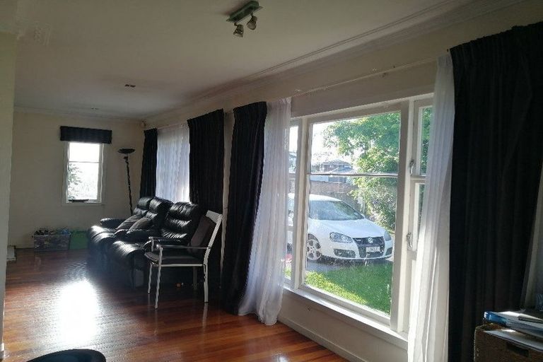 Photo of property in 32 Golf Road, New Lynn, Auckland, 0600