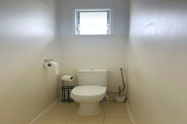 Photo of property in 6 Cypress Place, Sunnynook, Auckland, 0620