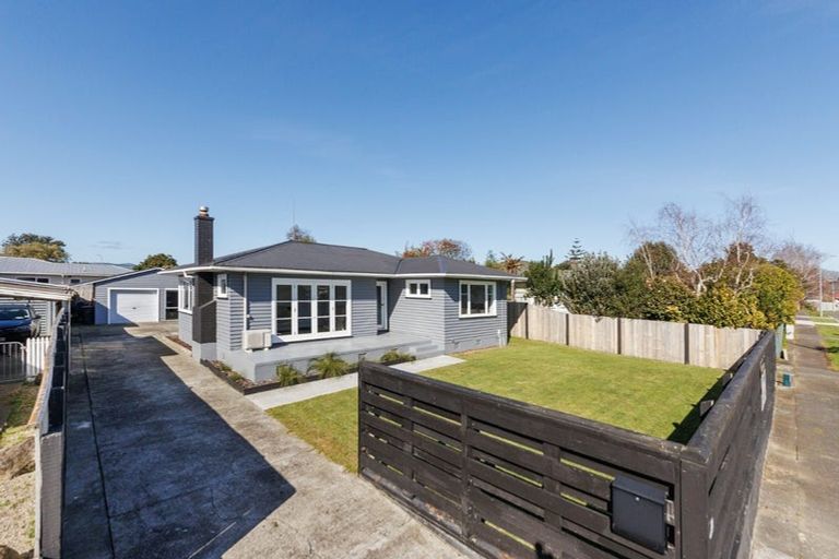 Photo of property in 12 Galway Avenue, Hokowhitu, Palmerston North, 4410