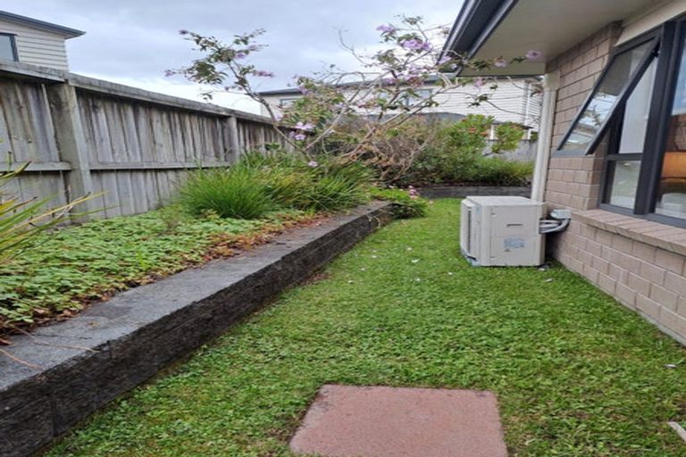 Photo of property in 2 Kirikiri Drive, Papakura, 2110